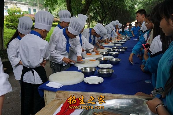 烹飪專業(yè)學(xué)生