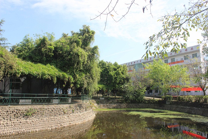 成都青華職業(yè)學(xué)校