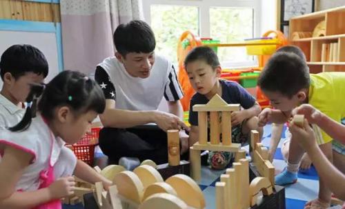 貴陽幼師學(xué)校男幼師畢業(yè)工資一般多少