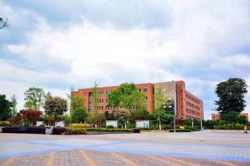 重慶鐵路學校高鐵乘務專業(yè)好招生嗎？