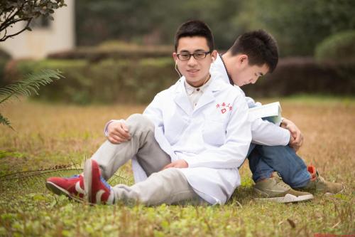 衛(wèi)校護理專業(yè)男生可以就讀嗎？