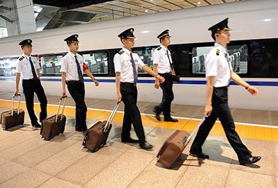 鐵路學校有哪些專業(yè)適合男生就讀？